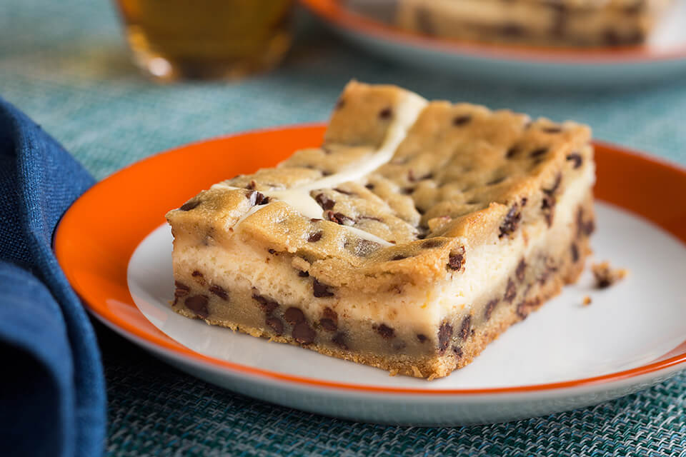 Chocolate Chip Cookie Bars with Cheesecake Filling