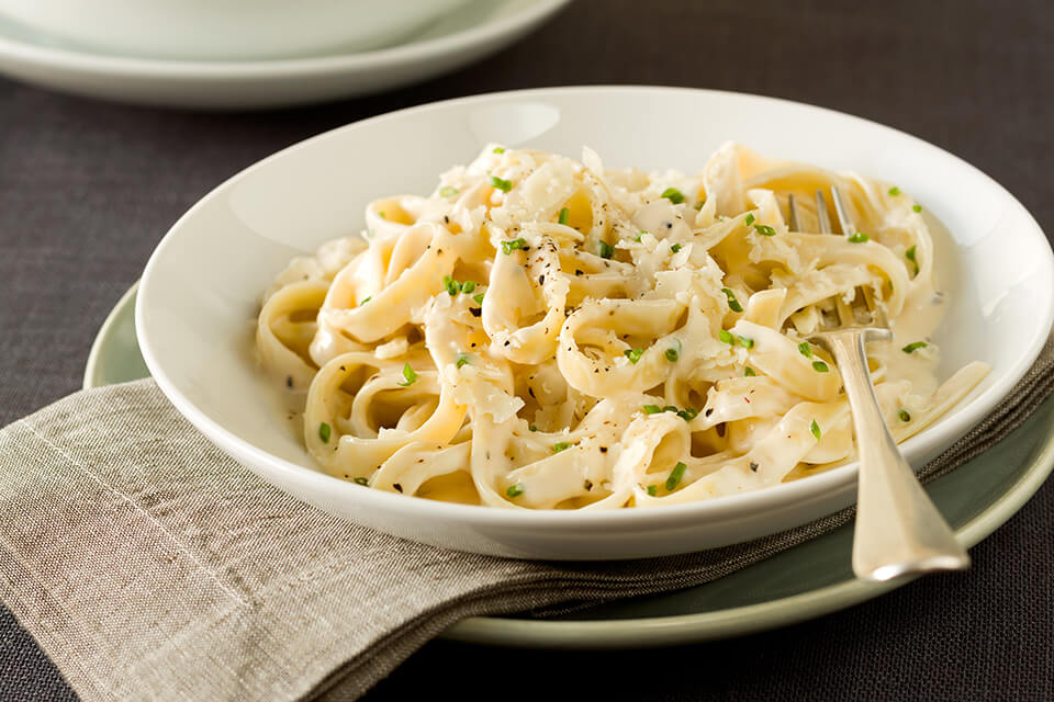 Fettuccine with Cheese Garlic Sauce